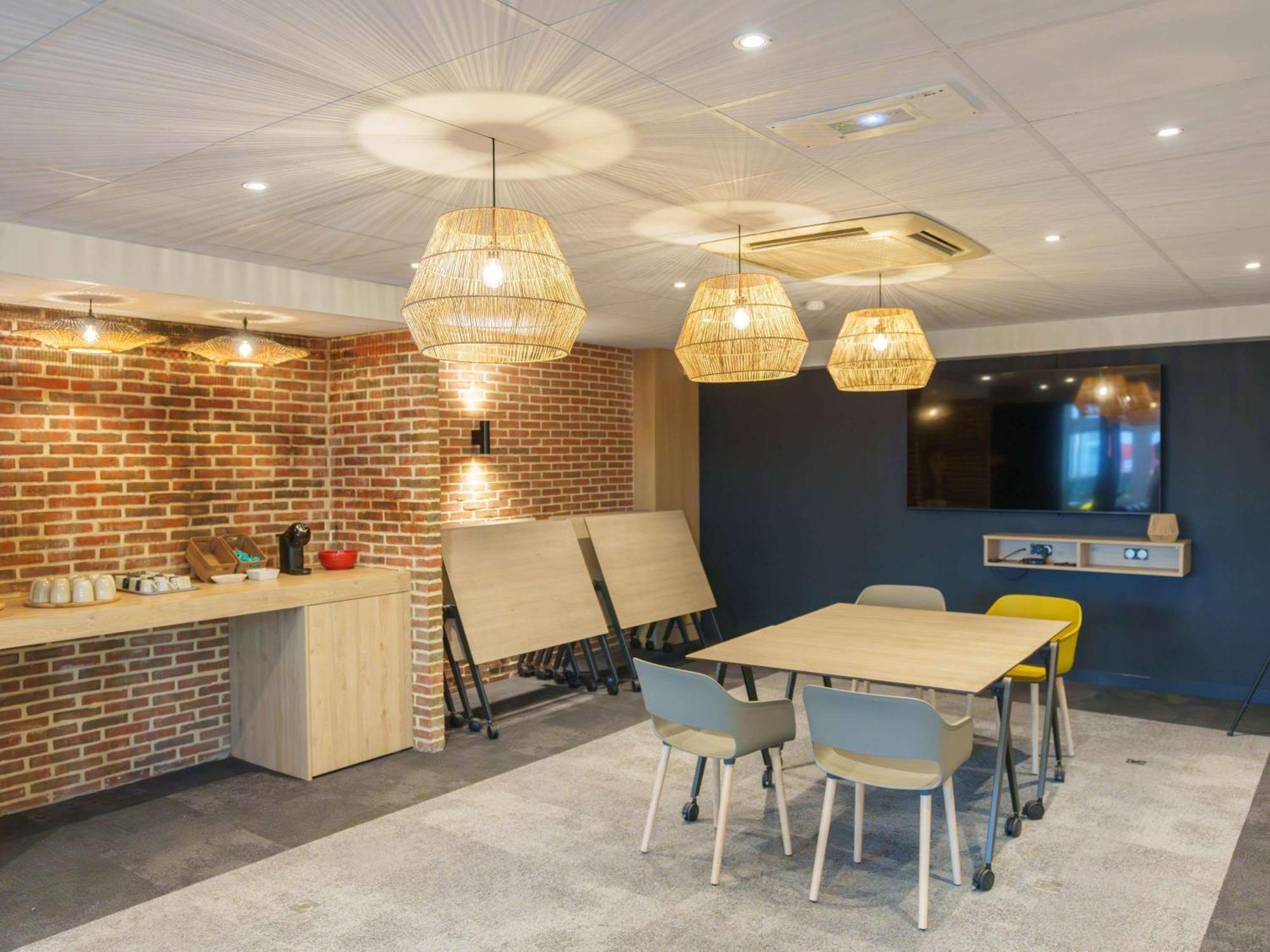 Hotel Ibis Laon Exterior foto